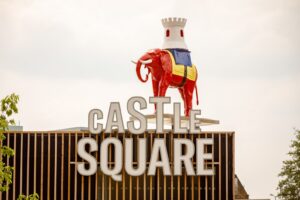 Welcoming the Elephant and Castle statue